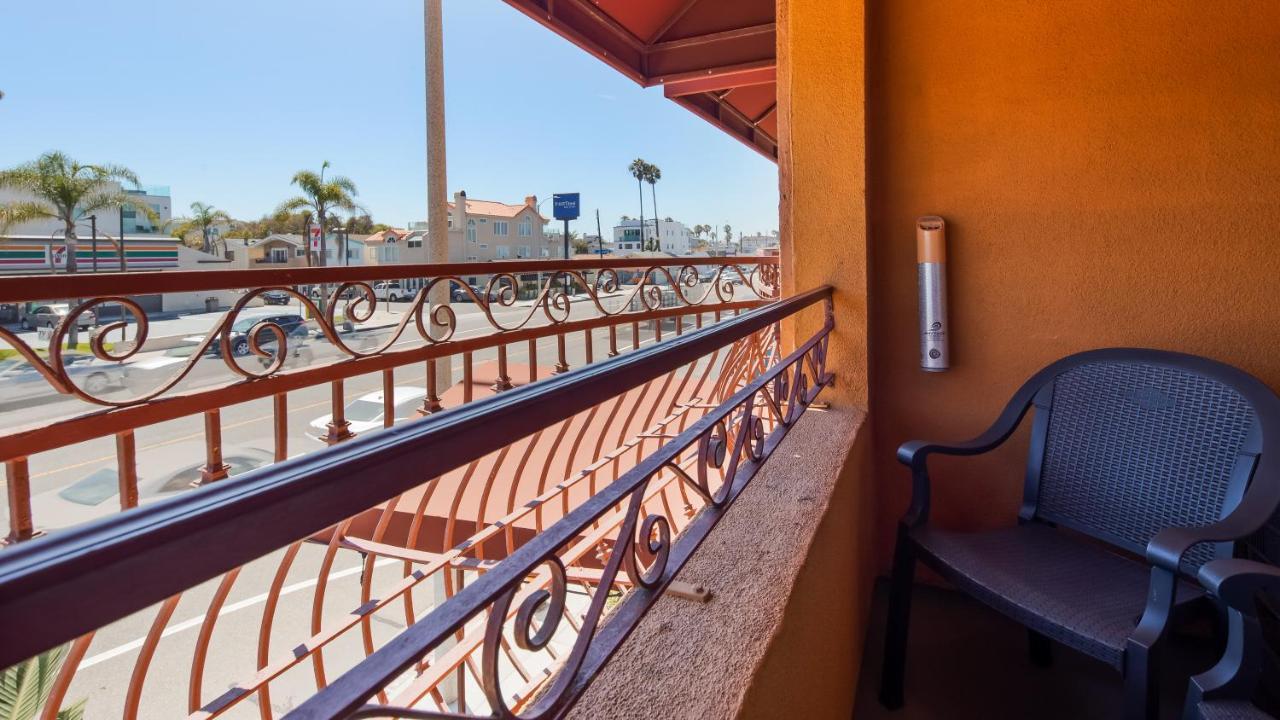 Best Western Harbour Inn & Suites Huntington - Sunset Beach Exterior photo
